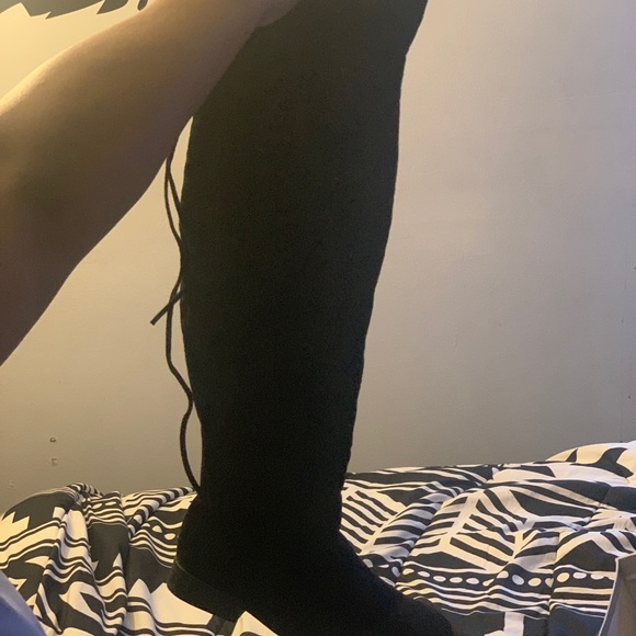 Black knee high boots - Picture 2 of 4